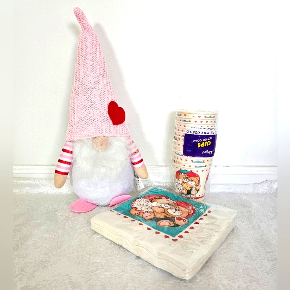 Valentine Gnome with Party Cups and Napkins